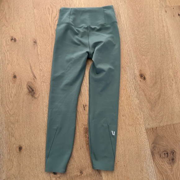 Vuori Butter Soft Leggings in Sage Green - Picture 4 of 6